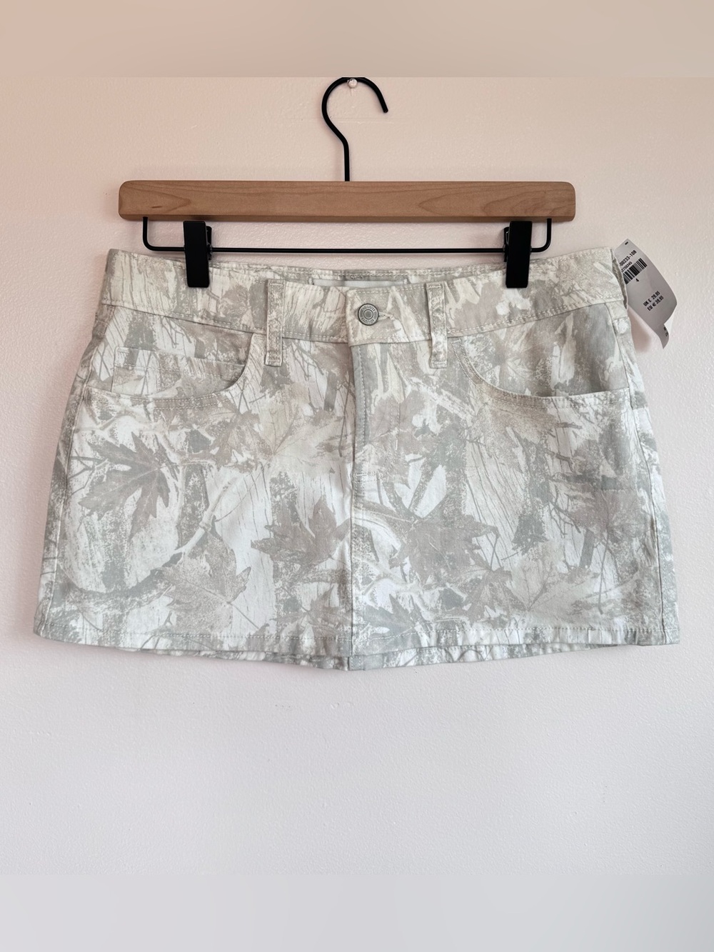 NWT Hollister Light Green & White Camo Mini Skirt size 4